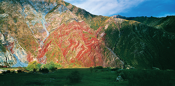 150-5天山褶曲地貌-郝沛.jpg